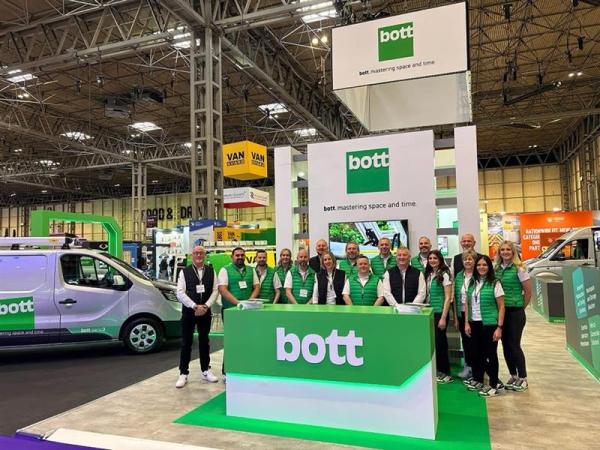 Van Guard Accessories Exhibit with bott at the Commercial Vehicle Show 2026