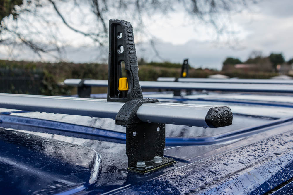 van roof bars 